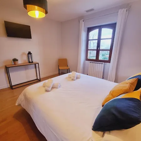 Prázdninový dům Domaine De Vizols-gite 4 Etoiles Piscine 15p *