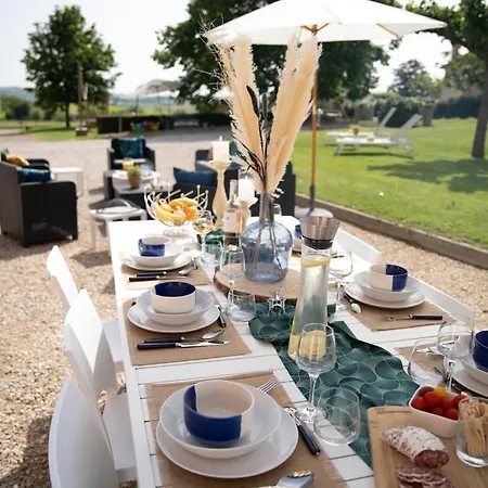 Domaine De Vizols-gite 4 Etoiles Piscine 15p