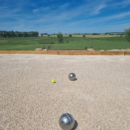 Prázdninový dům Domaine De Vizols-gite 4 Etoiles Piscine 15p
