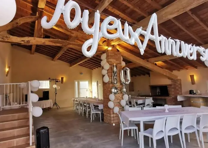 펜션 Domaine De Vizols-gite 4 Etoiles Piscine 15p *