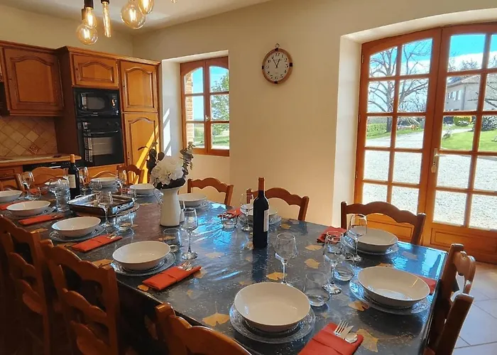 펜션 Domaine De Vizols-gite 4 Etoiles Piscine 15p *