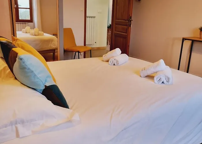 Domaine De Vizols-gite 4 Etoiles Piscine 15p 펜션 *