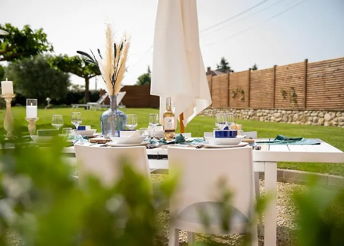 Domaine De Vizols-gite 4 Etoiles Piscine 15p * Garrigues (Tarn)