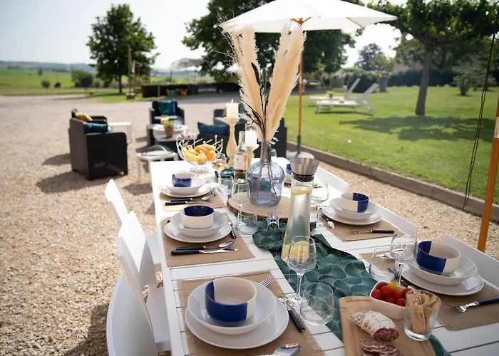 Domaine De Vizols-gite 4 Etoiles Piscine 15p