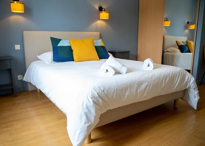 펜션 Domaine De Vizols-gite 4 Etoiles Piscine 15p *