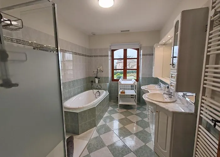 Domaine De Vizols-gite 4 Etoiles Piscine 15p * Garrigues (Tarn)