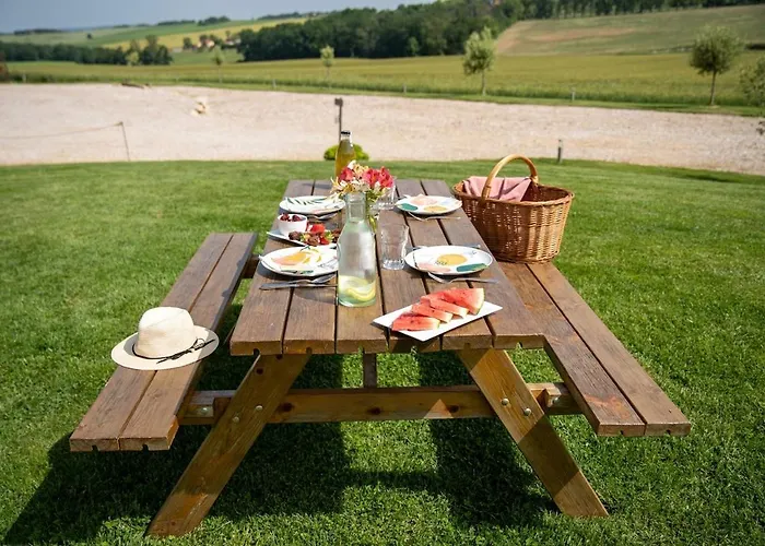 펜션 Domaine De Vizols-gite 4 Etoiles Piscine 15p