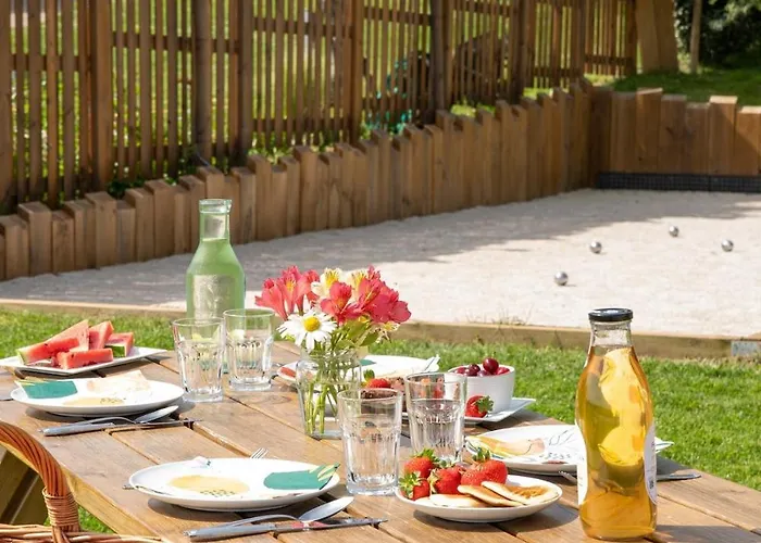 펜션 Domaine De Vizols-gite 4 Etoiles Piscine 15p *