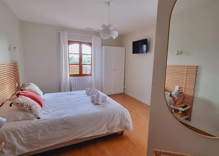 펜션 Domaine De Vizols-gite 4 Etoiles Piscine 15p